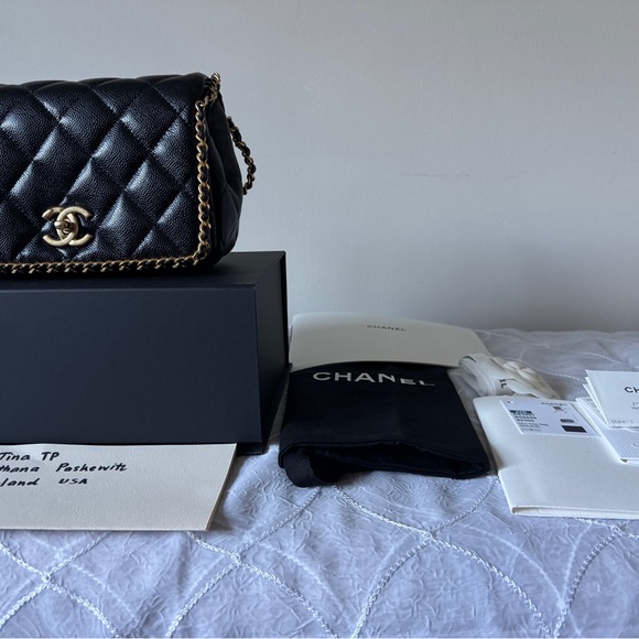 Chanel Black Quilted Leather Bag - Picture 4 of 17